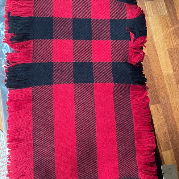 Authentic NWT Burberry scarf - Picture 1 of 7